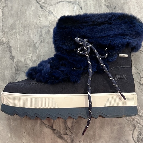 Cougar winter boots size, US 7 Navy blue. Excellent condition. - Picture 2 of 3